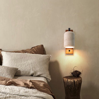 伝統的な日本のシリンダー長方形無垢材バックボードイエロートラバーチンシェード1灯ウォールスコンスランプ寝室用 