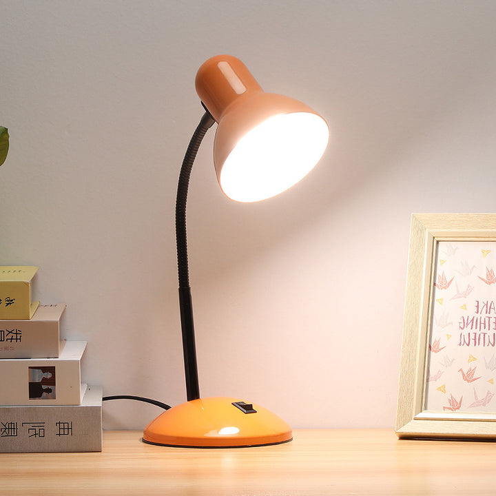 Moderne minimalistische runde Hornform Eisen 1-Licht Tischlampe für das Schlafzimmer 
