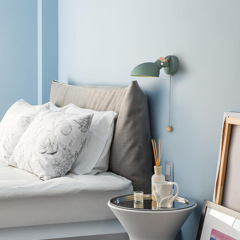Moderne minimalistische runde Löffelform Metall Holz 1-Licht Wandleuchte für Schlafzimmer 
