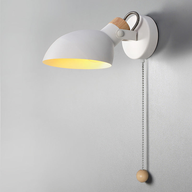 Moderne minimalistische runde Löffelform Metall Holz 1-Licht Wandleuchte für Schlafzimmer 