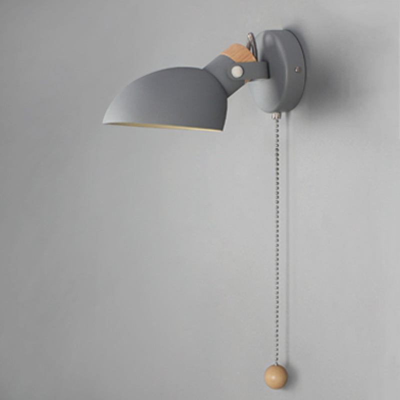 Moderne minimalistische runde Löffelform Metall Holz 1-Licht Wandleuchte für Schlafzimmer 
