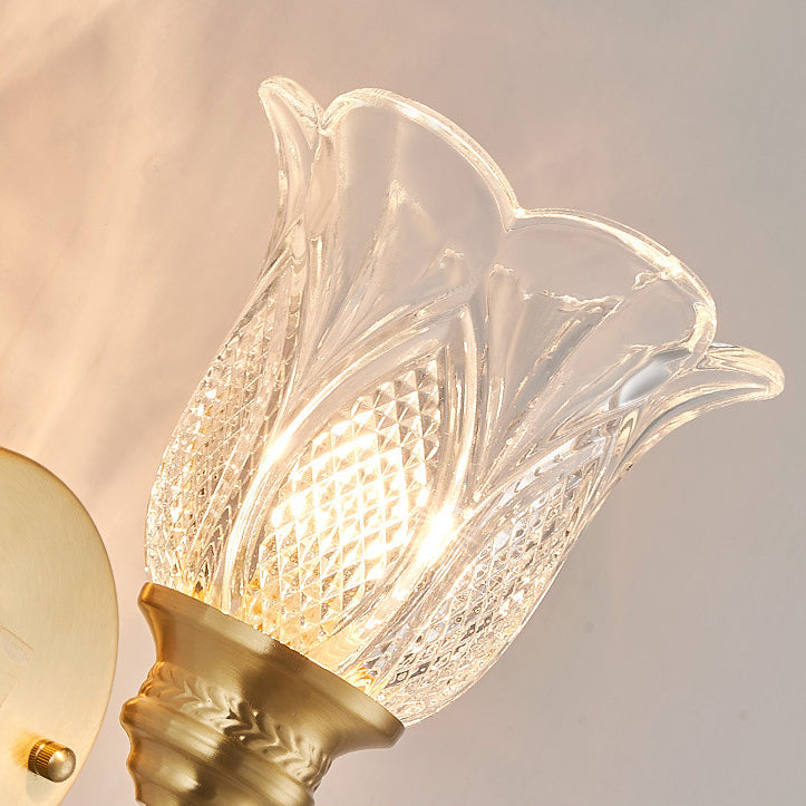 Applique murale contemporaine de luxe en forme de coupe de fleur à poteau incurvé en cuivre et verre 1/2 lumière pour salon 