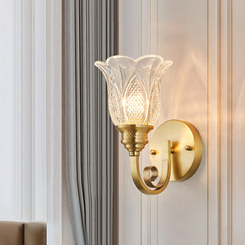 Applique murale contemporaine de luxe en forme de coupe de fleur à poteau incurvé en cuivre et verre 1/2 lumière pour salon 