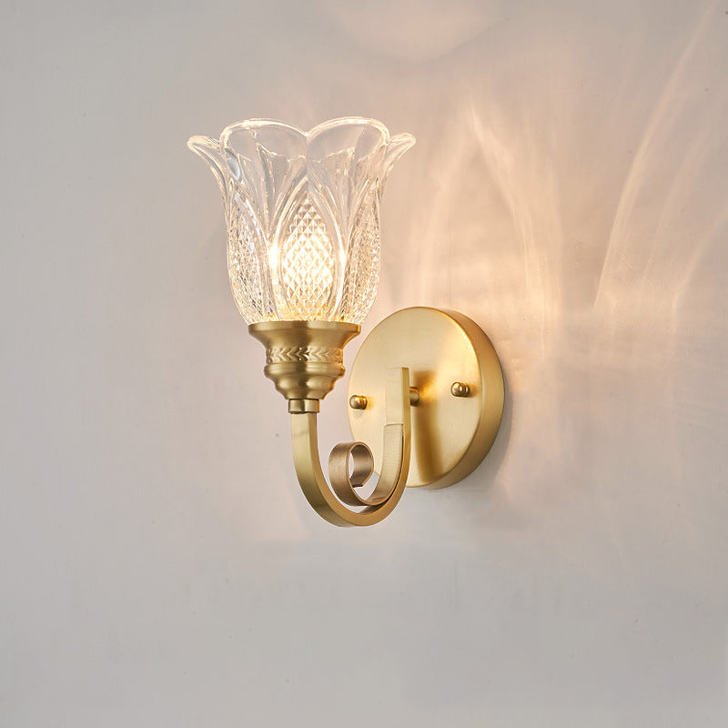 Applique murale contemporaine de luxe en forme de coupe de fleur à poteau incurvé en cuivre et verre 1/2 lumière pour salon 