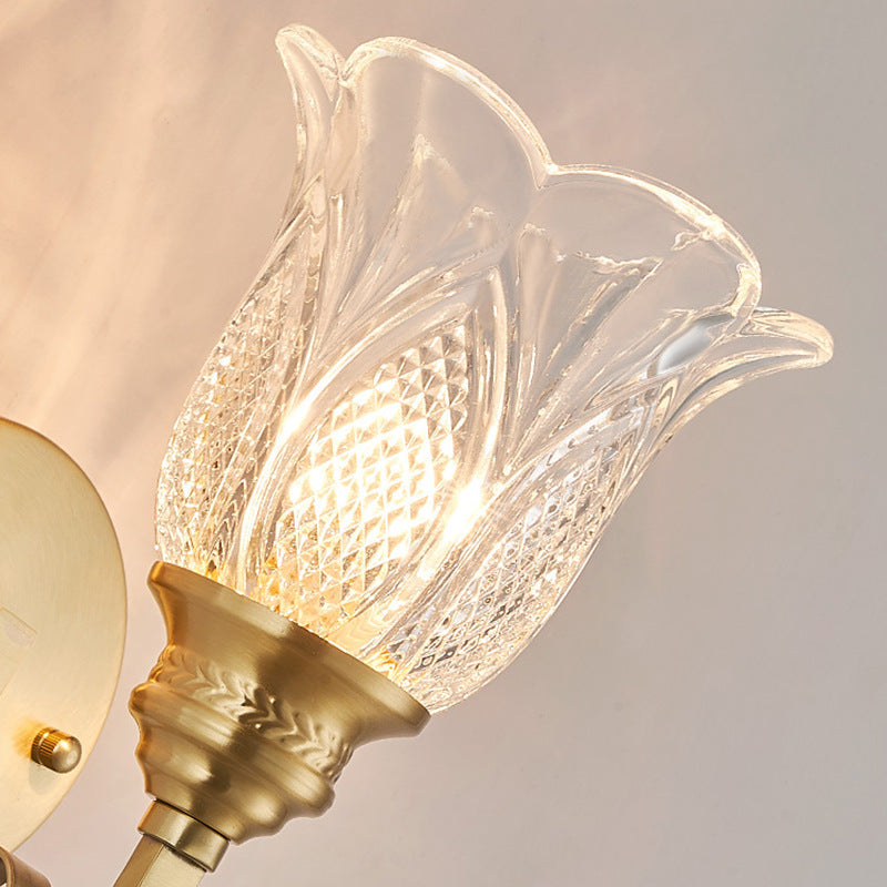 Applique murale contemporaine de luxe en forme de coupe de fleur à poteau incurvé en cuivre et verre 1/2 lumière pour salon 