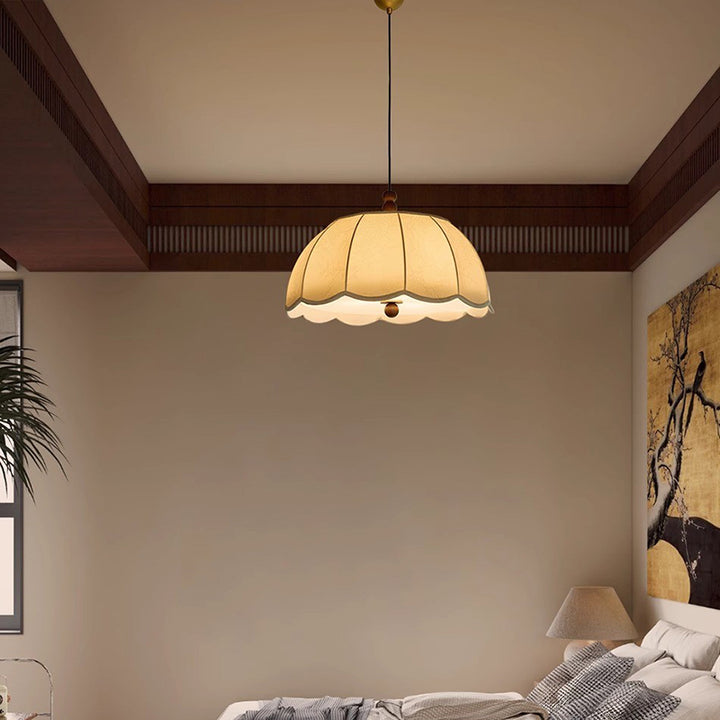 Lámpara colgante de 1 luz con pantalla de tela de hierro y cuentas de madera con pétalos redondos tradicionales franceses para sala de estar 