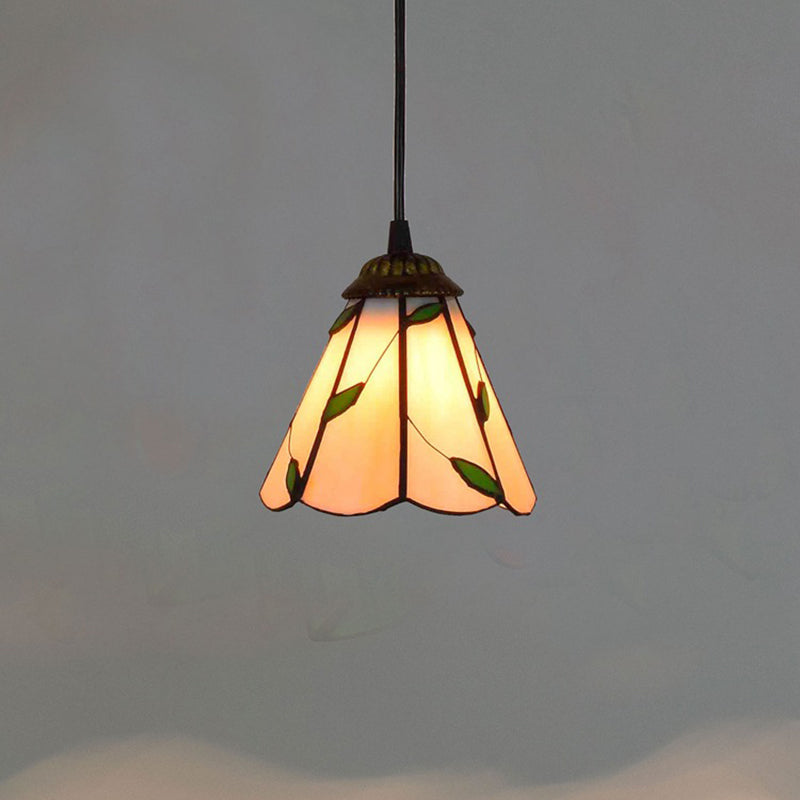 Traditionelle Tiffany Pendelleuchte mit konisch zulaufendem Blätter-Design, Glas mit Eisenverzierung, 1-flammig für Wohnzimmer 