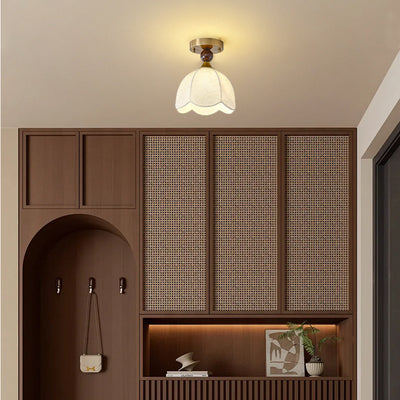 Zeitgenössische Retro-Kuppel-Spitzenbedruckte Stoffschirm-Hardware-Holz 1-Licht-Halbeinbau-Deckenleuchte für Wohnzimmer 