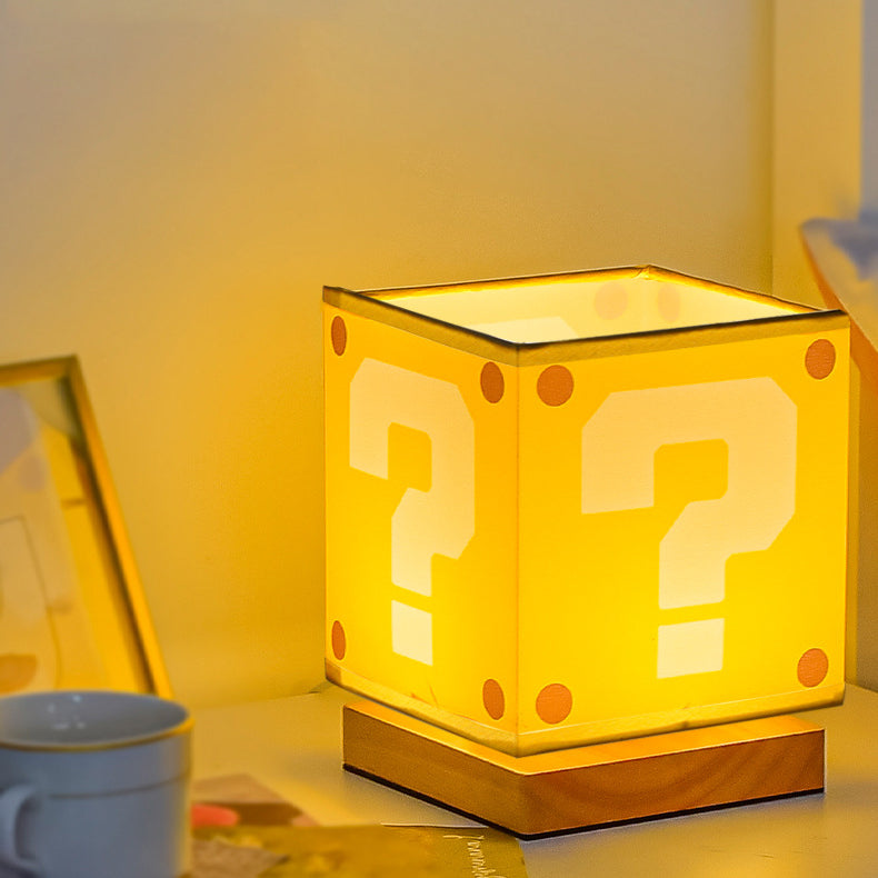 Moderne Art-Déco-Quadratische Blumenstoffschirm Massivholzsockel LED Tischlampe für Schlafzimmer 