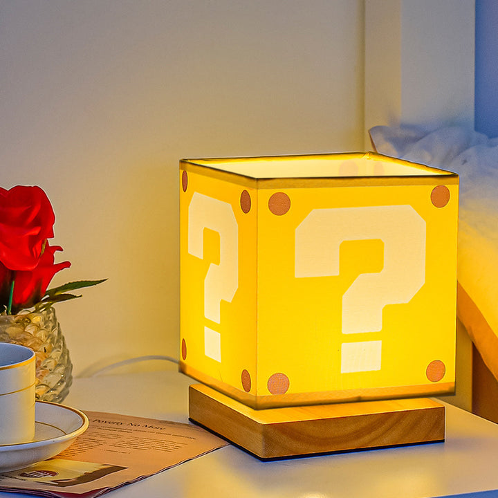 Moderne Art-Déco-Quadratische Blumenstoffschirm Massivholzsockel LED Tischlampe für Schlafzimmer 