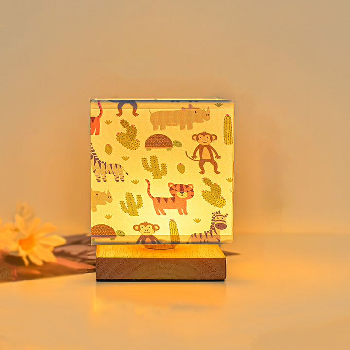 Moderne Art-Déco-Quadratische Blumenstoffschirm Massivholzsockel LED Tischlampe für Schlafzimmer 