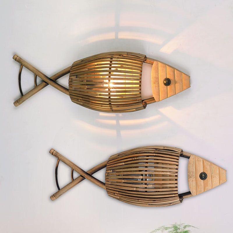 Aplique de pared de 1 luz con forma de pez chino tradicional de madera maciza y bambú para sala de estar 