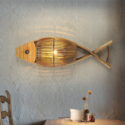 Aplique de pared de 1 luz con forma de pez chino tradicional de madera maciza y bambú para sala de estar 
