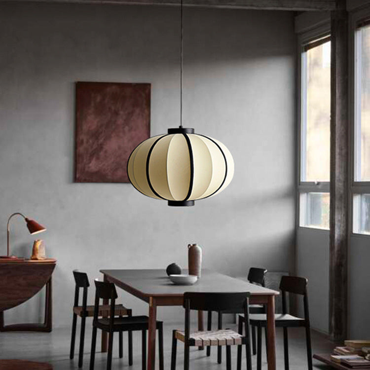 Suspension 1 lumière avec abat-jour en tissu ovale et cadre en fer traditionnel japonais pour salon 