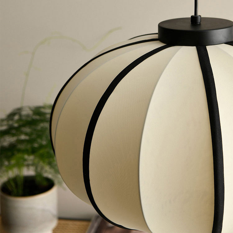 Suspension 1 lumière avec abat-jour en tissu ovale et cadre en fer traditionnel japonais pour salon 