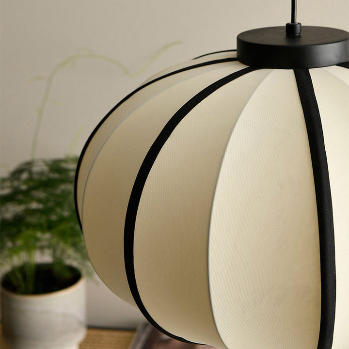 Suspension 1 lumière avec abat-jour en tissu ovale et cadre en fer traditionnel japonais pour salon 