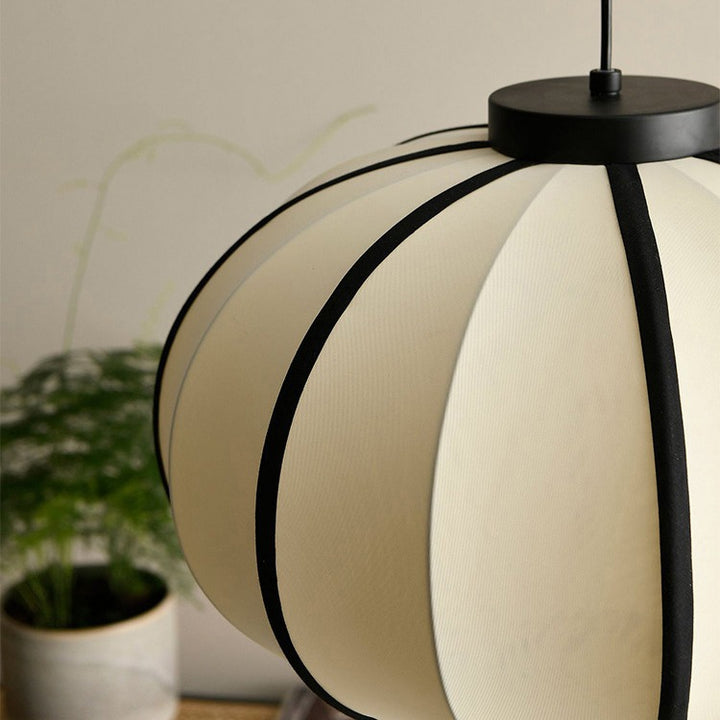 Suspension 1 lumière avec abat-jour en tissu ovale et cadre en fer traditionnel japonais pour salon 