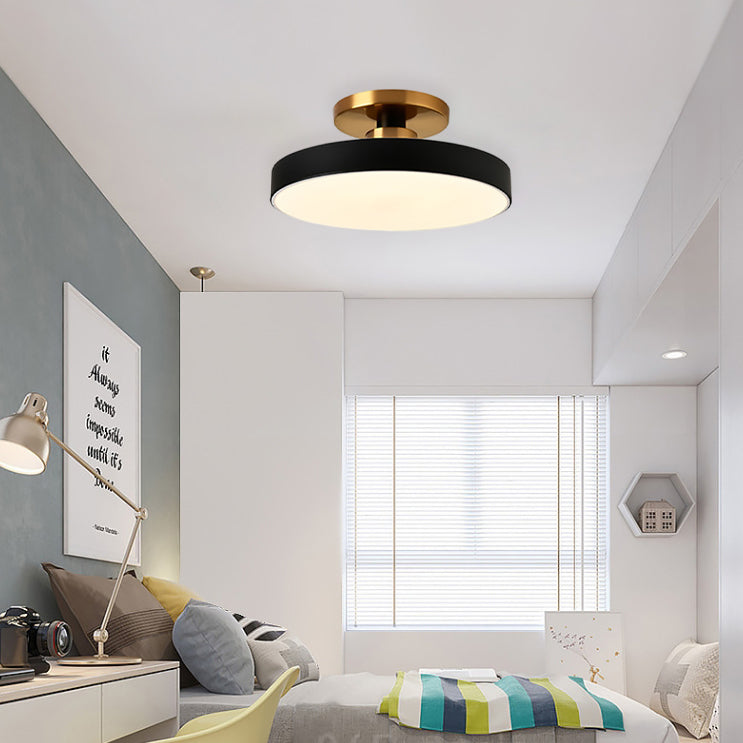 Moderne minimalistische runde Eisenrahmen-Acrylschirm-LED-Deckenleuchte für Schlafzimmer 