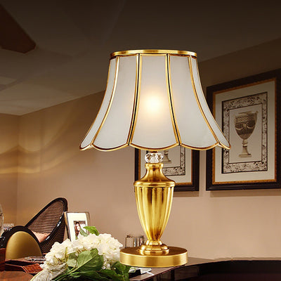 Lámpara de Mesa de Vidrio de Cobre con Encaje Redondo Tradicional Europeo de 1 Luz para Dormitorio 