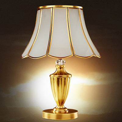 Lámpara de Mesa de Vidrio de Cobre con Encaje Redondo Tradicional Europeo de 1 Luz para Dormitorio 