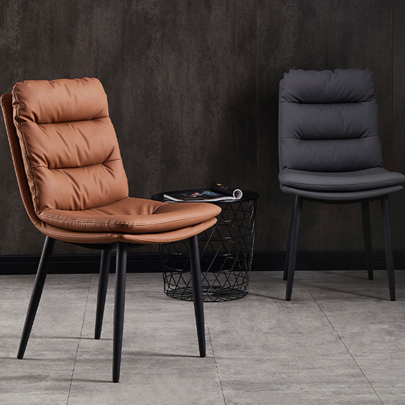Moderna silla de comedor rectangular doble tapizada con marco de acero al carbono y respaldo de cuero de microfibra para el comedor 