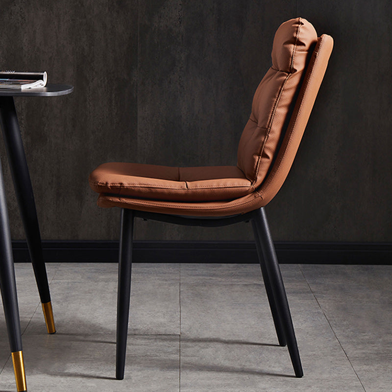 Moderna silla de comedor rectangular doble tapizada con marco de acero al carbono y respaldo de cuero de microfibra para el comedor 