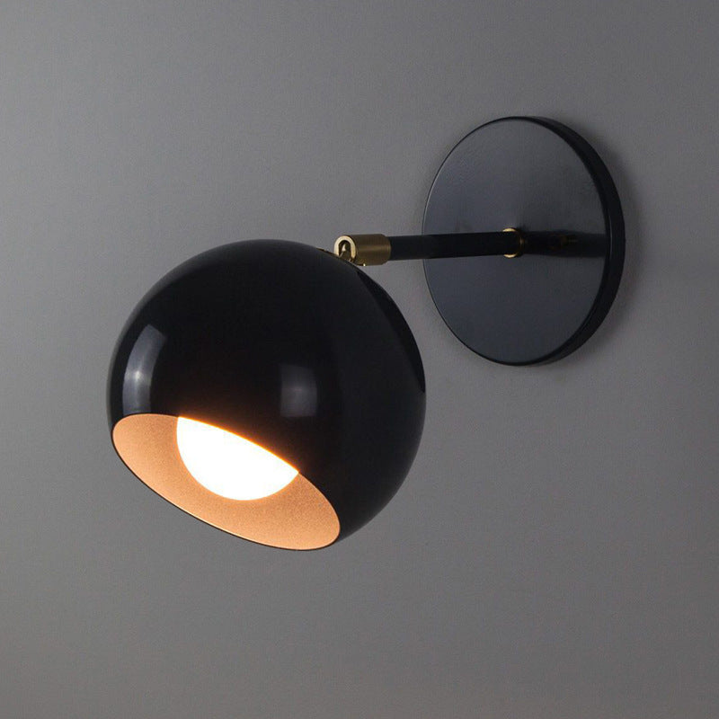 Moderne minimalistische runde Globus-Eisen-Wandleuchte mit 1 Licht für das Schlafzimmer 