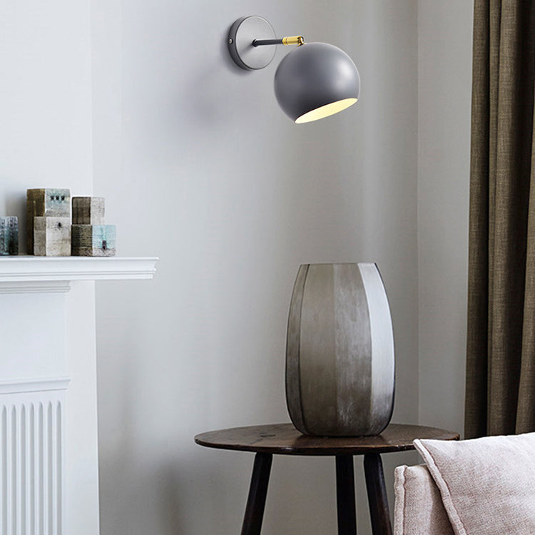 Moderne minimalistische runde Globus-Eisen-Wandleuchte mit 1 Licht für das Schlafzimmer 