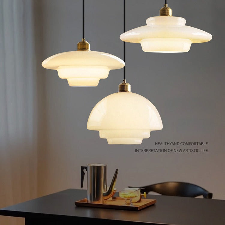 ضوء قلادة بظل زجاجي نصف قبة دائري صناعي معاصر بقرص حديدي بضوء واحد لغرفة المعيشة 