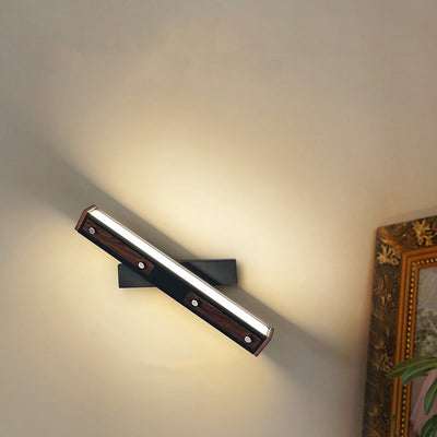 Moderne minimalistische rechteckige Aluminium-Eisen-Rahmen-PP-Schirm-LED-Wandleuchte für das Wohnzimmer 