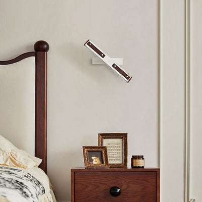 Moderne minimalistische rechteckige Aluminium-Eisen-Rahmen-PP-Schirm-LED-Wandleuchte für das Wohnzimmer 