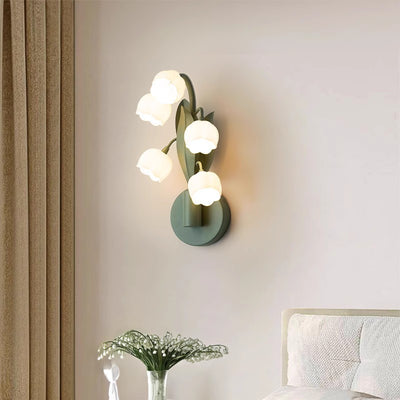 Moderne minimalistische Glocken-Orchidee Eisen PC Schirm 5-Licht Wandleuchte für Wohnzimmer 