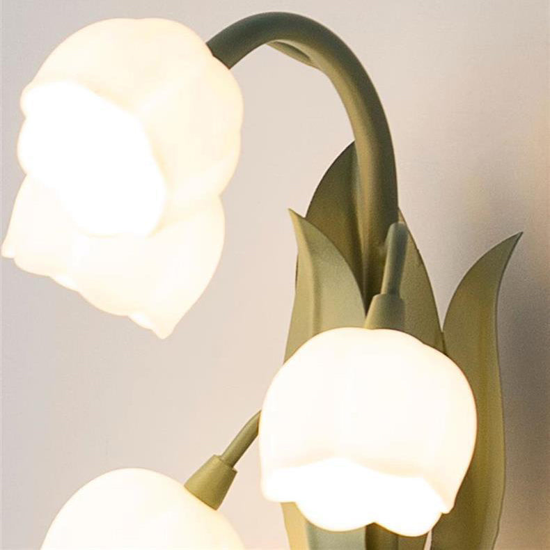 Moderne minimalistische Glocken-Orchidee Eisen PC Schirm 5-Licht Wandleuchte für Wohnzimmer 