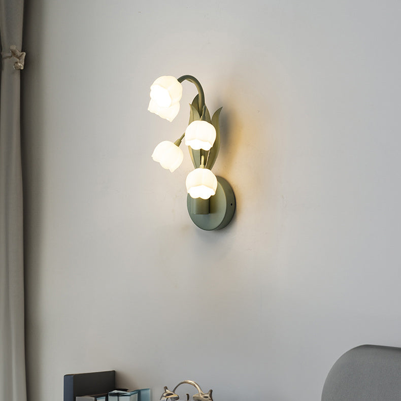 Moderne minimalistische Glocken-Orchidee Eisen PC Schirm 5-Licht Wandleuchte für Wohnzimmer 