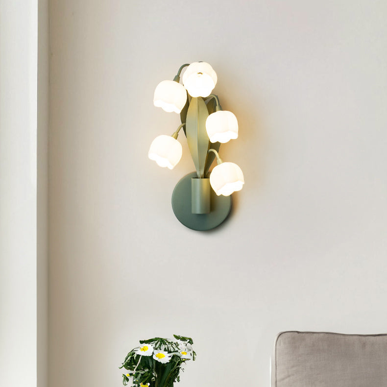 Moderne minimalistische Glocken-Orchidee Eisen PC Schirm 5-Licht Wandleuchte für Wohnzimmer 