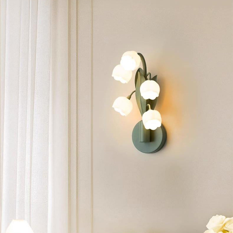 Moderne minimalistische Glocken-Orchidee Eisen PC Schirm 5-Licht Wandleuchte für Wohnzimmer 