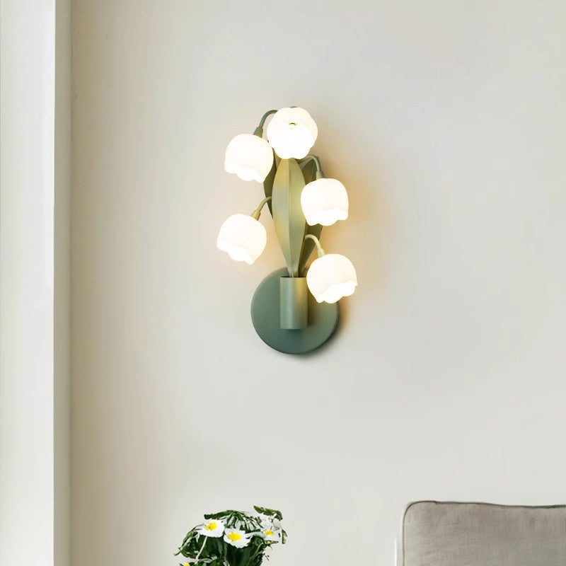 Moderne minimalistische Glocken-Orchidee Eisen PC Schirm 5-Licht Wandleuchte für Wohnzimmer 