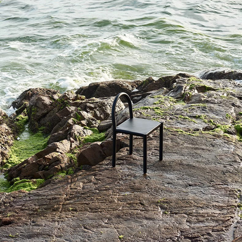Chaise de salle à manger contemporaine nordique en cuir et acier au carbone, dossier demi-rond, pour salle à manger 