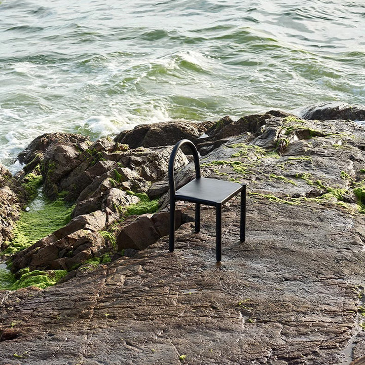 Chaise de salle à manger contemporaine nordique en cuir et acier au carbone, dossier demi-rond, pour salle à manger 