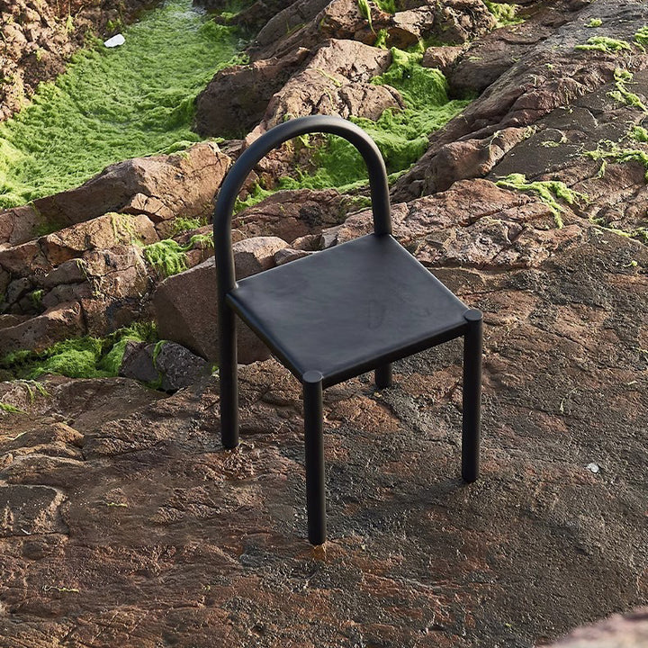 Chaise de salle à manger contemporaine nordique en cuir et acier au carbone, dossier demi-rond, pour salle à manger 