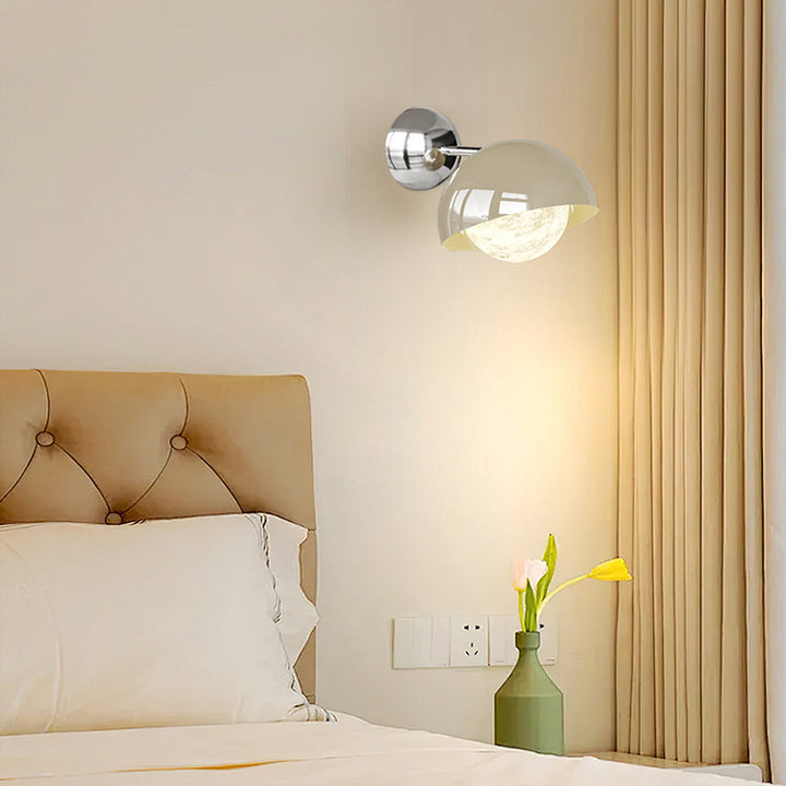 Zeitgenössische kreative Kuppel Halbrundkugel Eisen PE Mondschirm LED Wandleuchte für Schlafzimmer 