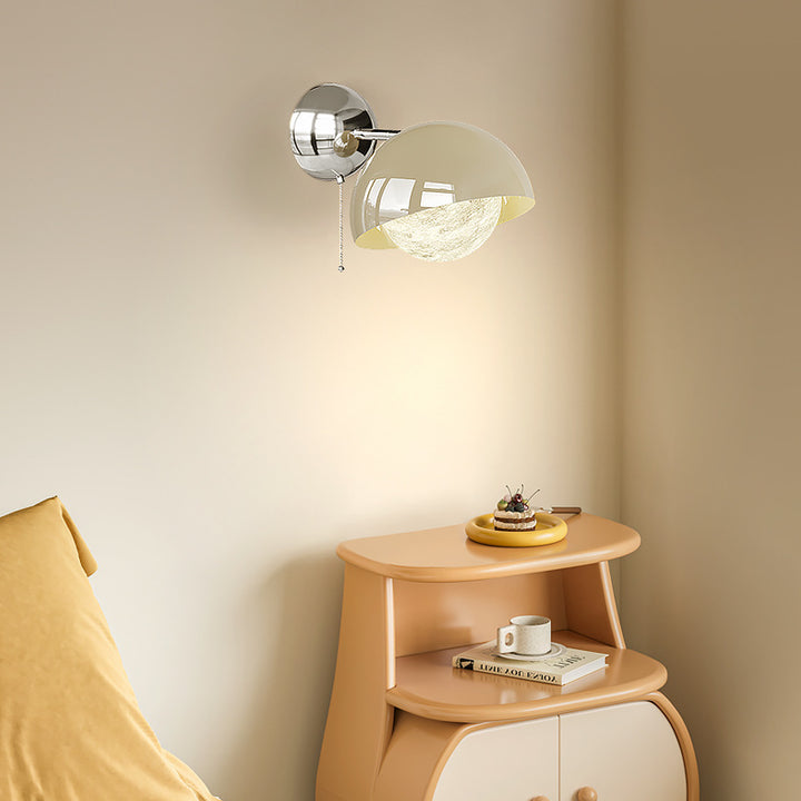 Zeitgenössische kreative Kuppel Halbrundkugel Eisen PE Mondschirm LED Wandleuchte für Schlafzimmer 