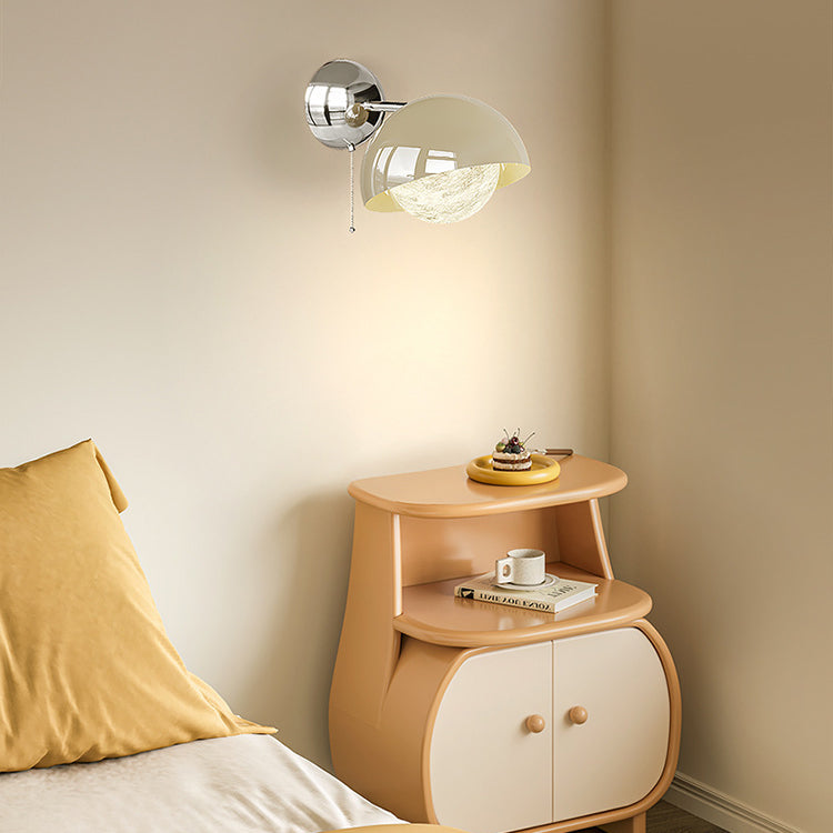 Zeitgenössische kreative Kuppel Halbrundkugel Eisen PE Mondschirm LED Wandleuchte für Schlafzimmer 