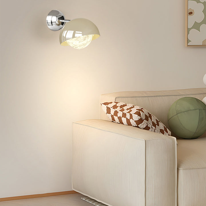 Zeitgenössische kreative Kuppel Halbrundkugel Eisen PE Mondschirm LED Wandleuchte für Schlafzimmer 