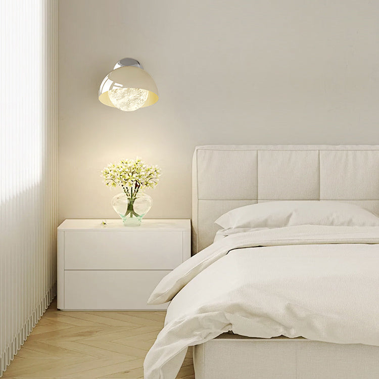 Zeitgenössische kreative Kuppel Halbrundkugel Eisen PE Mondschirm LED Wandleuchte für Schlafzimmer 