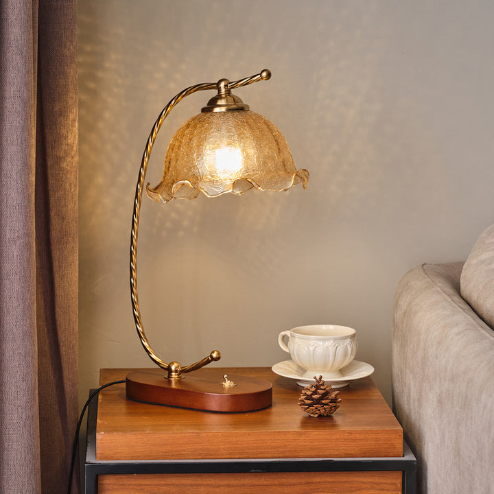 Traditionelle Vintage-Oval-Holzbasis Metall-Blumenglas-Schirm 1-Licht-Tischlampe für Schlafzimmer 