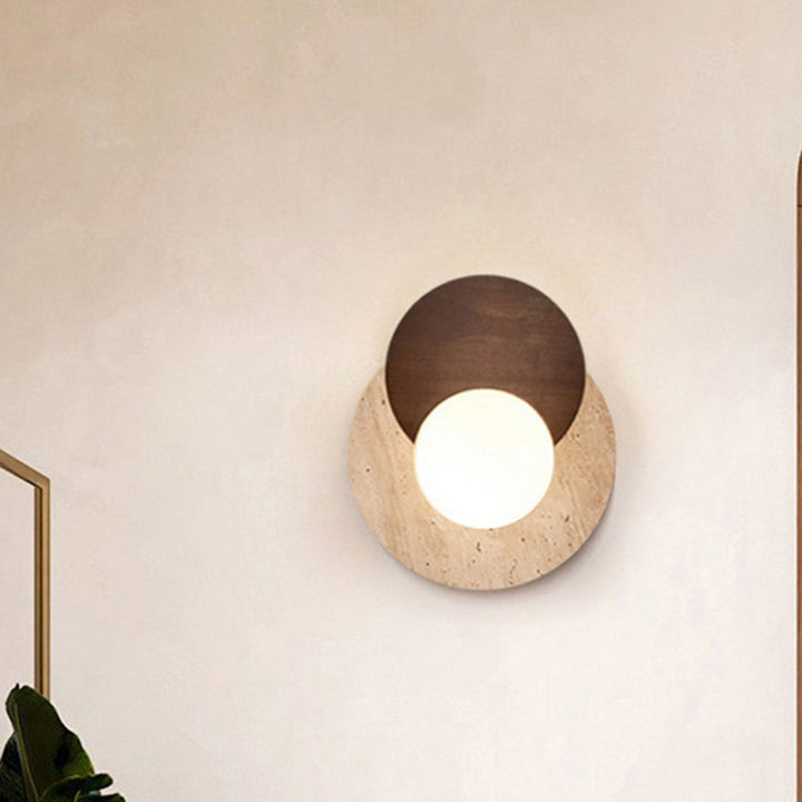 Traditionelle japanische Doppelkugel Gelber Travertin Massivholz Glasschirm 1-Licht Wandleuchte für Wohnzimmer 