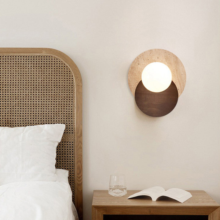 Traditionelle japanische Doppelkugel Gelber Travertin Massivholz Glasschirm 1-Licht Wandleuchte für Wohnzimmer 