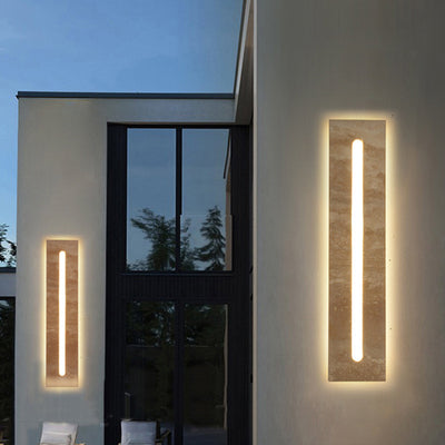 Moderne minimalistische Außen- und Innen-Wandleuchte mit rechteckigem gelbem Travertinrahmen und Acrylschirm für das Wohnzimmer 