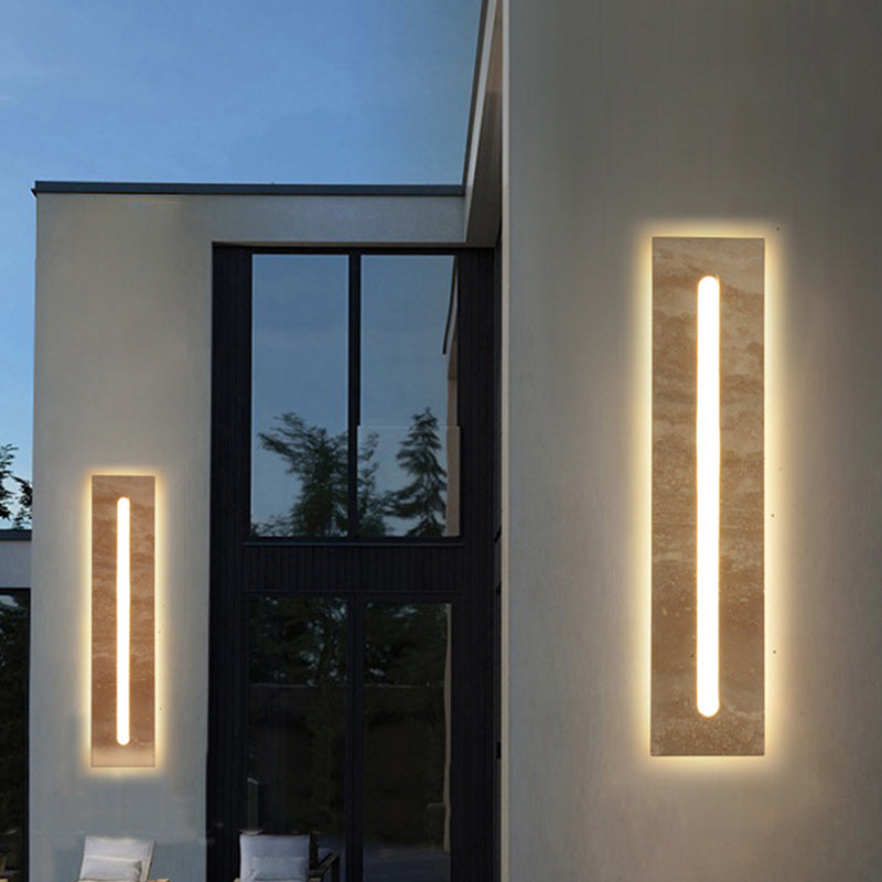 Moderne minimalistische Außen- und Innen-Wandleuchte mit rechteckigem gelbem Travertinrahmen und Acrylschirm für das Wohnzimmer 